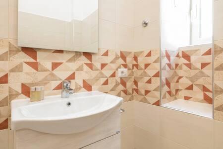 Iflat Lovely And Bright 2 Bed Flat Near Termini Rome Bagian luar foto